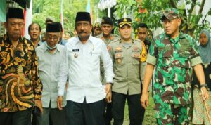 peletakan-batu-pertama-program-bedah-rumah-tidak-layak-huni-wali-kota-apresiasi-penyaluran-zakat-infaq-dan-sedekah-di-kota-binjai_8oa7tNq2Ng (Copy)