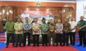 2983_Walikota-Binjai-Sampaikan-Terimakasih-Pada-AKBP-Hendrick-Situmorang (Copy)